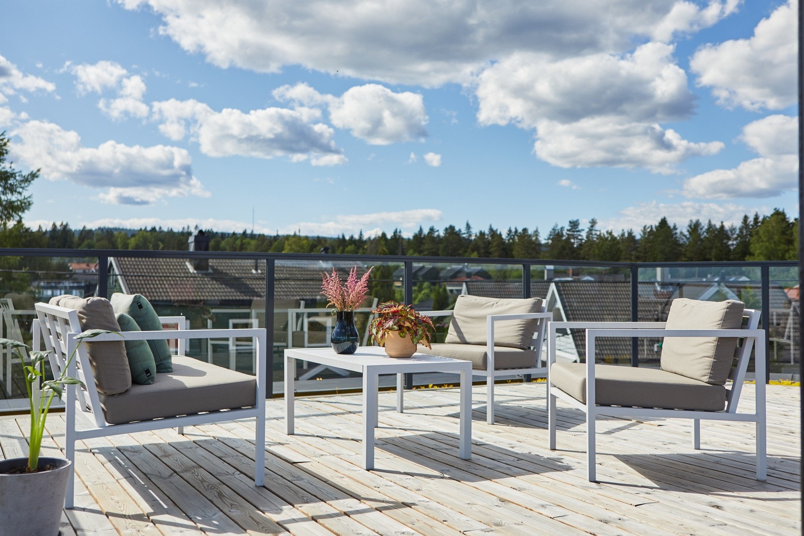 Den åpne beliggenheten på taket sørger for fantastiske solforhold fra tidlig morgen, gjennom hele dagen og til sent på kveld. Galleribilde