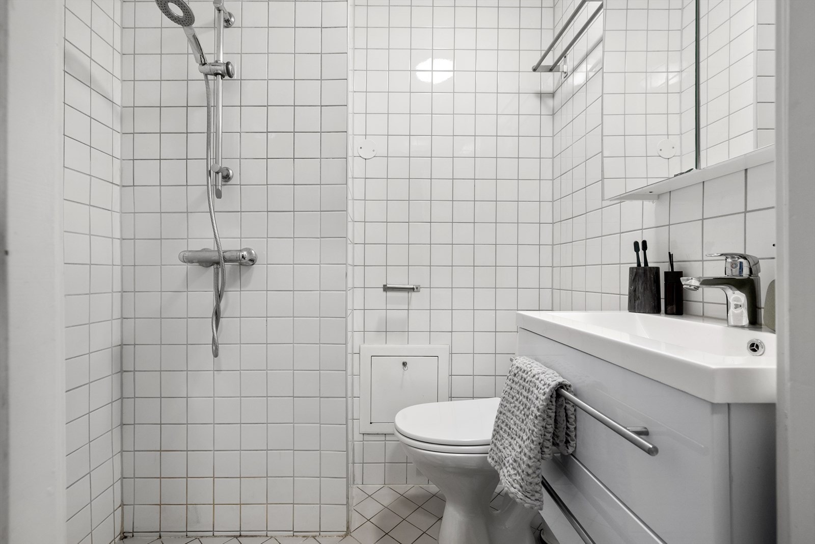 Flislagt bad med elektriske varmekabler Galleribilde