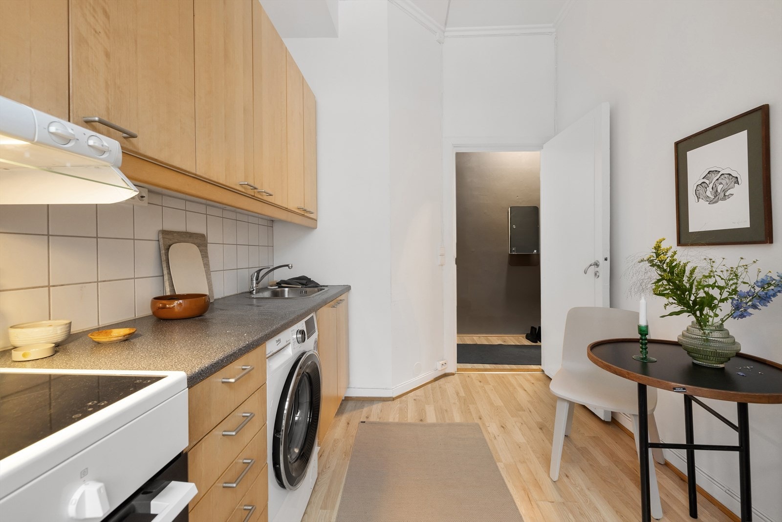 Benkeplate av laminat med nedfelt oppvaskkum Galleribilde