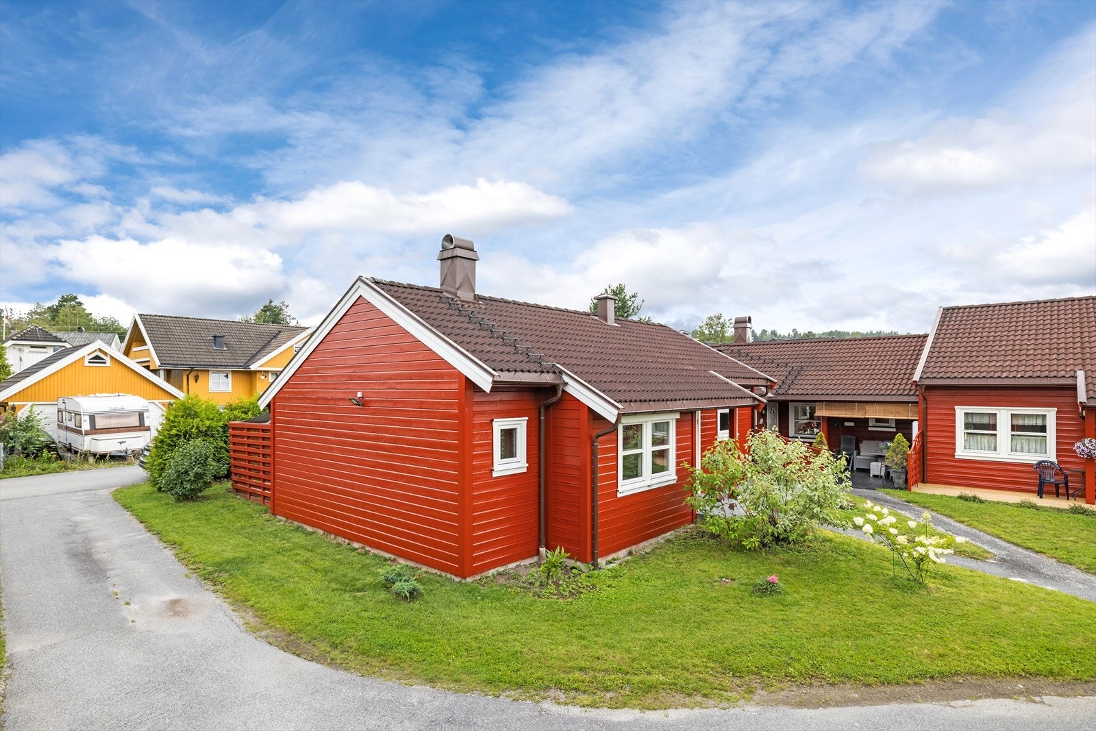 Trivelig og praktisk rekkehus-leilighet med garasje. Galleribilde