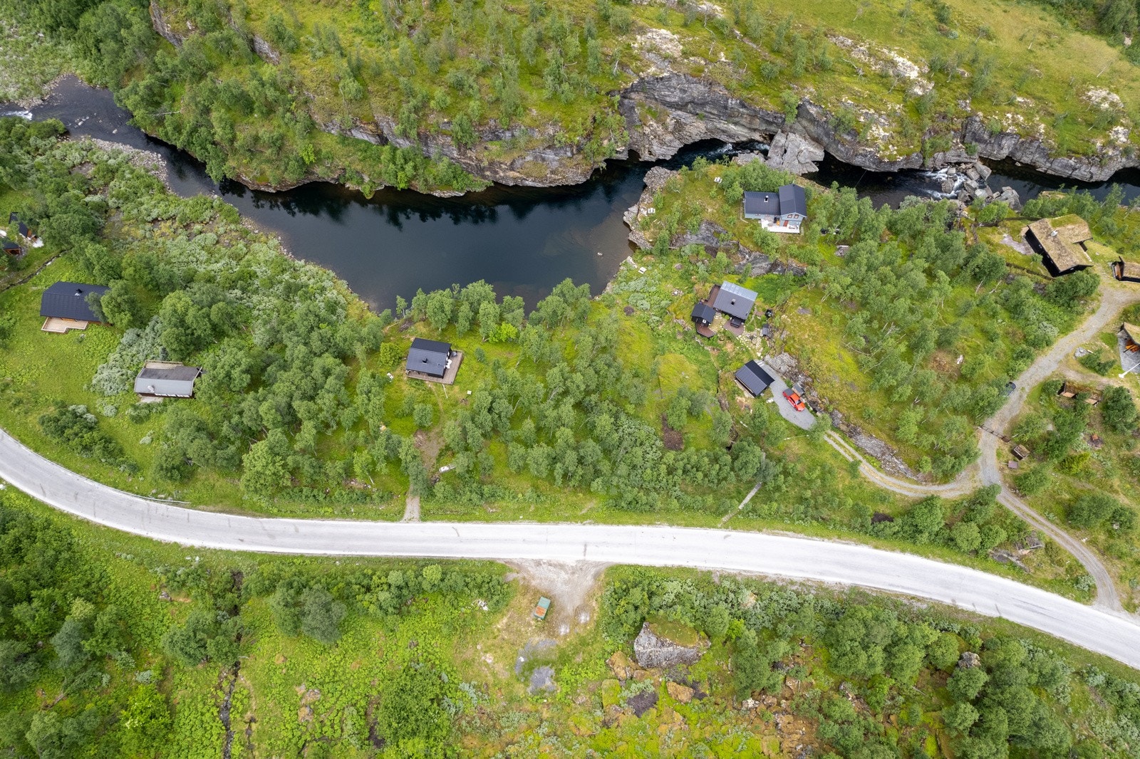 Ein romslig hyttetomt på 2 000 kvm like ved Aurdalsvatnet. Galleribilde