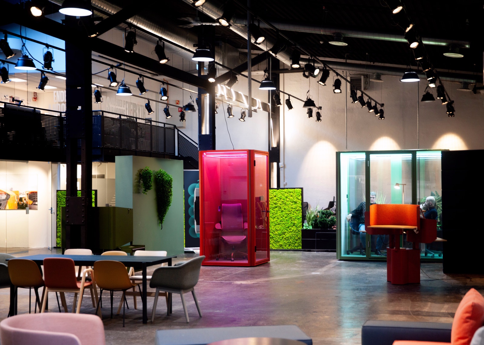 I hjertet av Skøyen i den gamle lokomotivfabrikken på Thune, tilbyr vi et dynamisk arbeidsmiljø med toppmoderne fasiliteter. Galleribilde