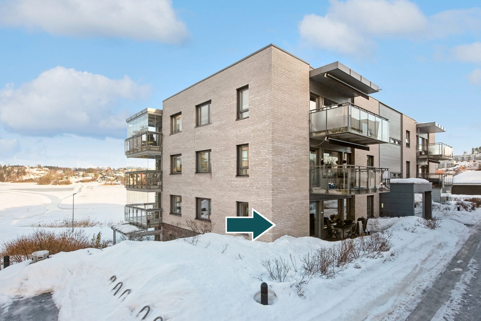 Leiligheten ligger sentralt i Heggedal sentrum, med umiddelbar nærhet til butikk, buss og tog Galleribilde