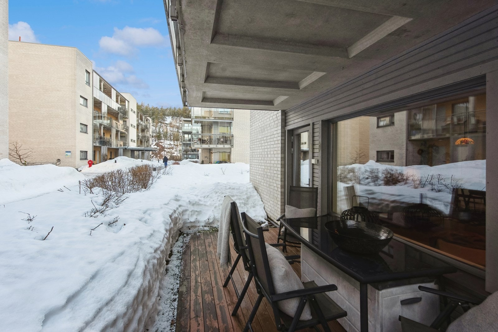 Fra stuen har du utgang til terrasse Galleribilde