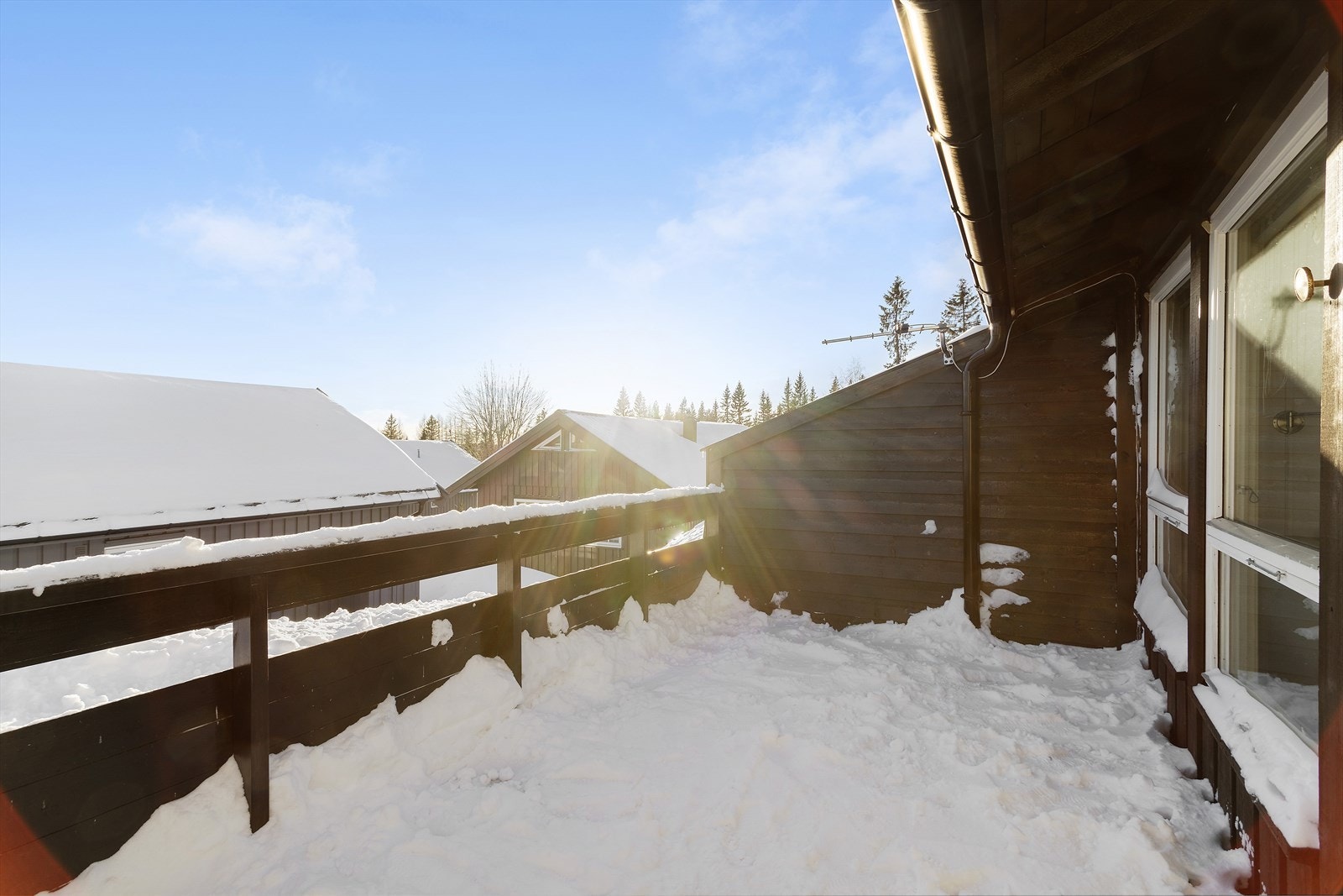 Romslig og solfylt veranda på ca. 14 kvm. Galleribilde