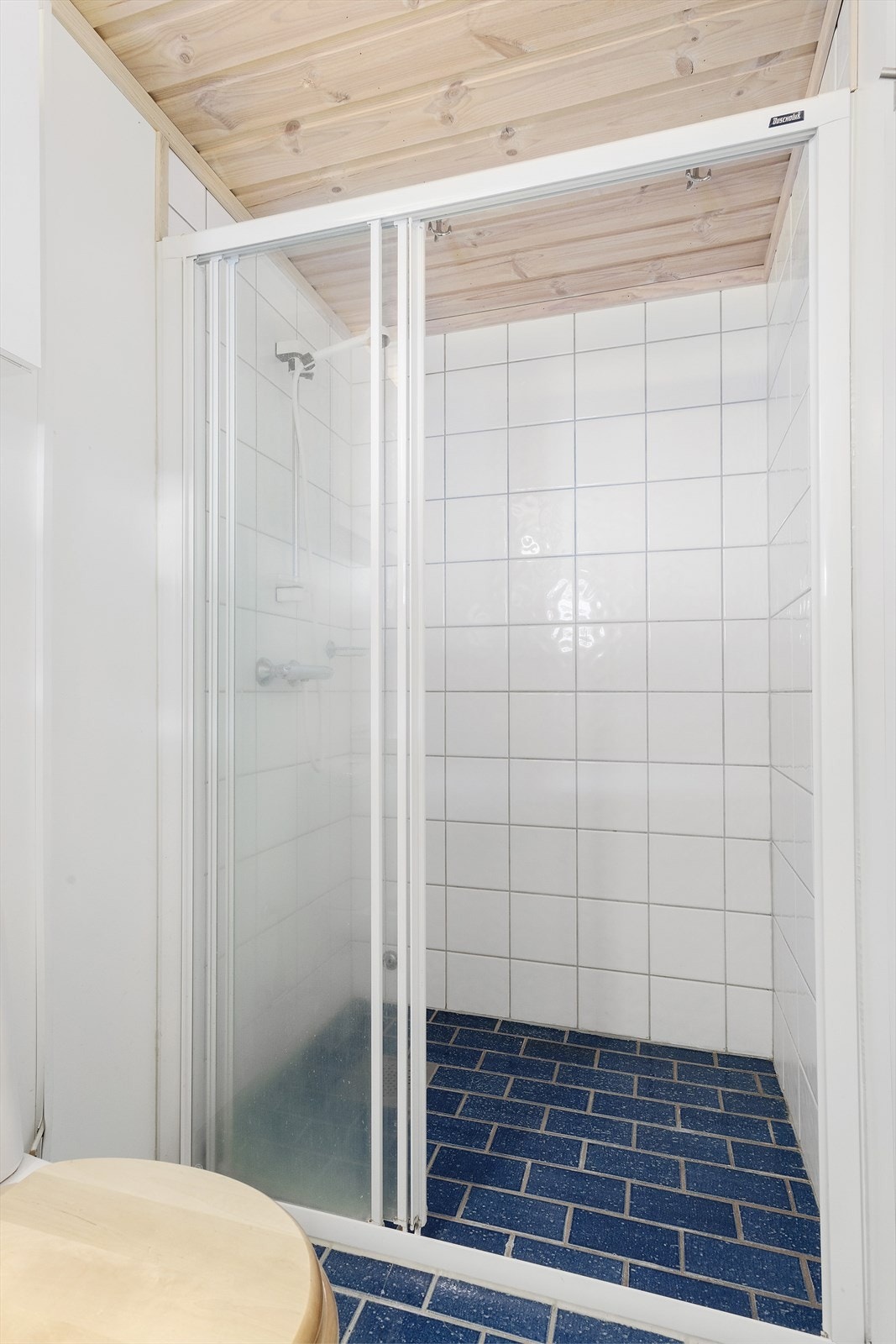 Det er varmekabler på badet. Galleribilde