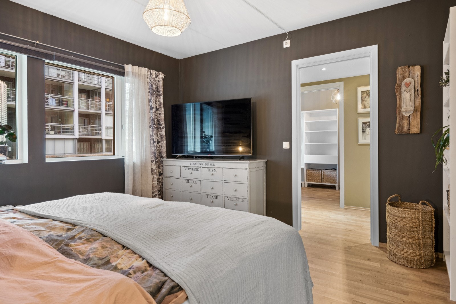 Kan enkelt innredes med dobbeltseng og annet møblement. Galleribilde