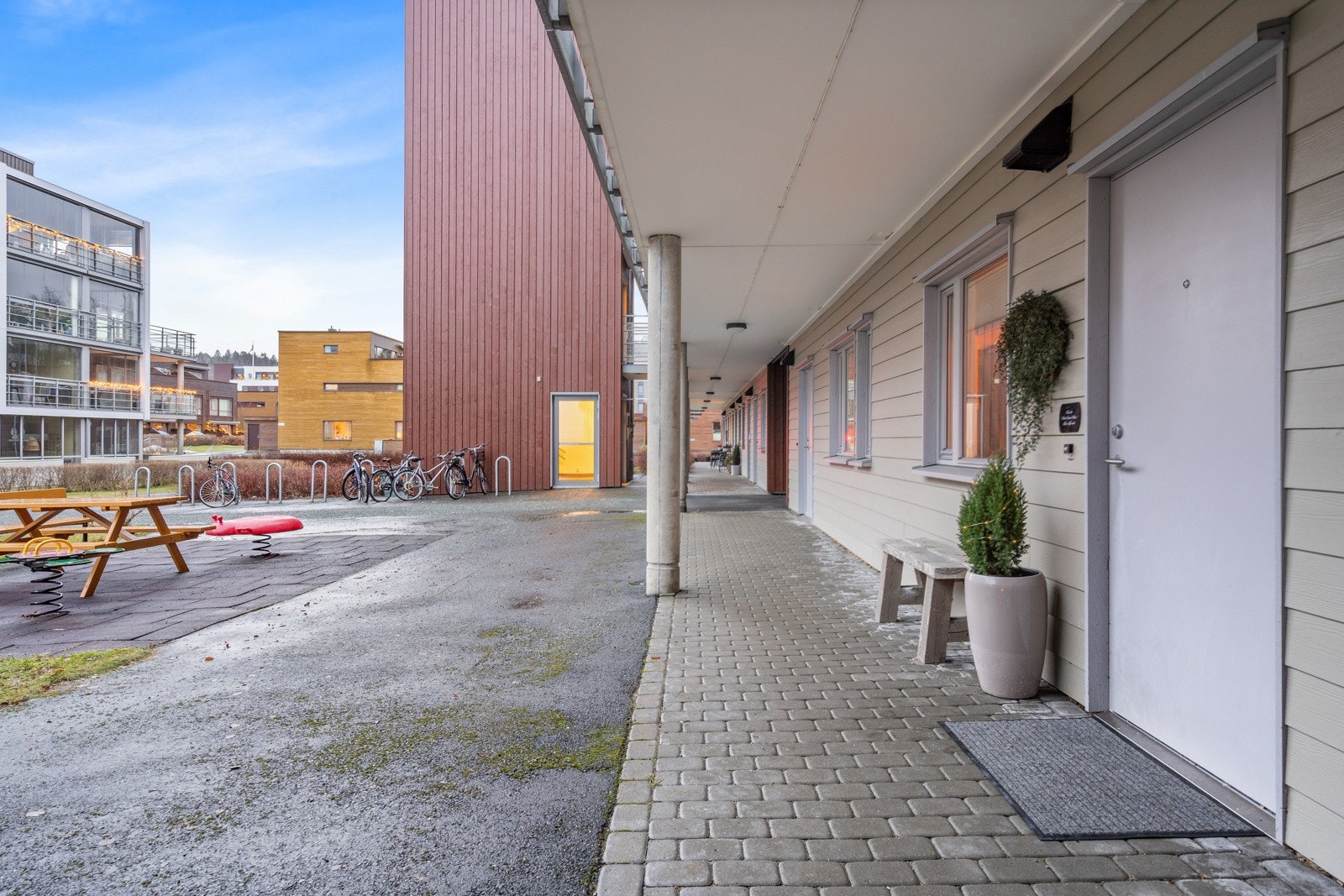 Leiligheten ligger i 1. etasje og har enkel adkomst. Galleribilde