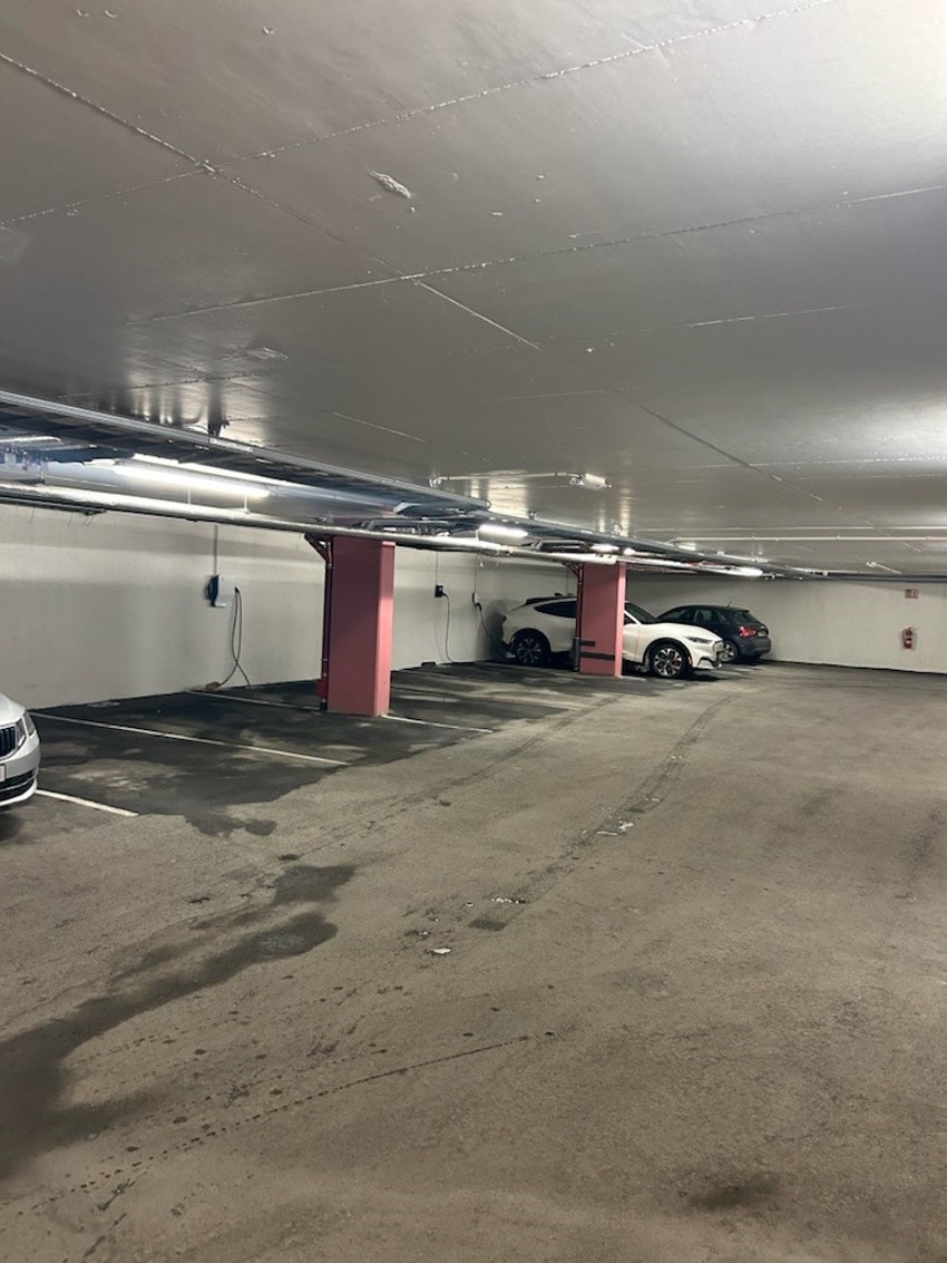 Bilde av garasjeplass (tatt av selger) Galleribilde