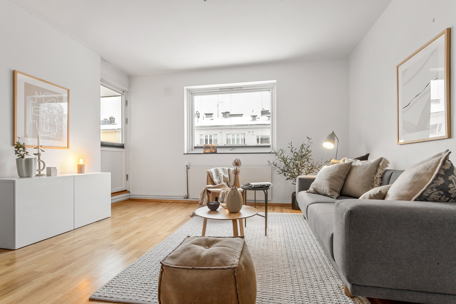 Eikeparkett på gulv. Galleribilde