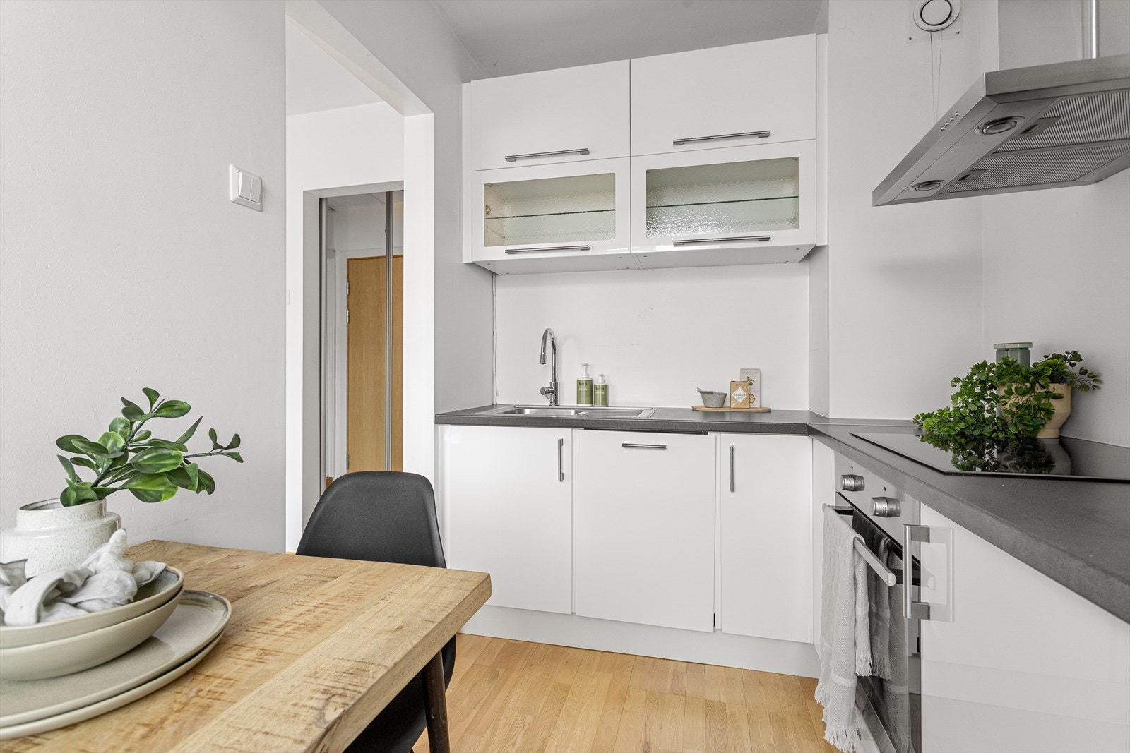 God benk- og skapplass. Galleribilde