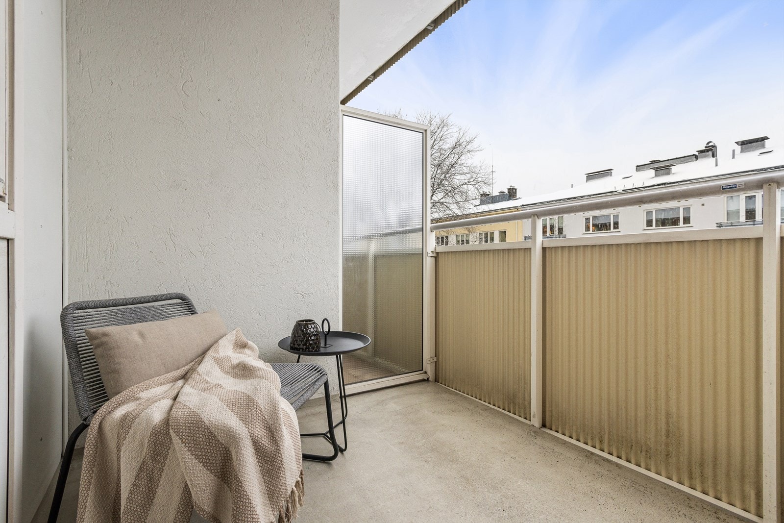 Lys og pen 1-roms med både heis og balkong, beliggende i 4. etasje. Galleribilde