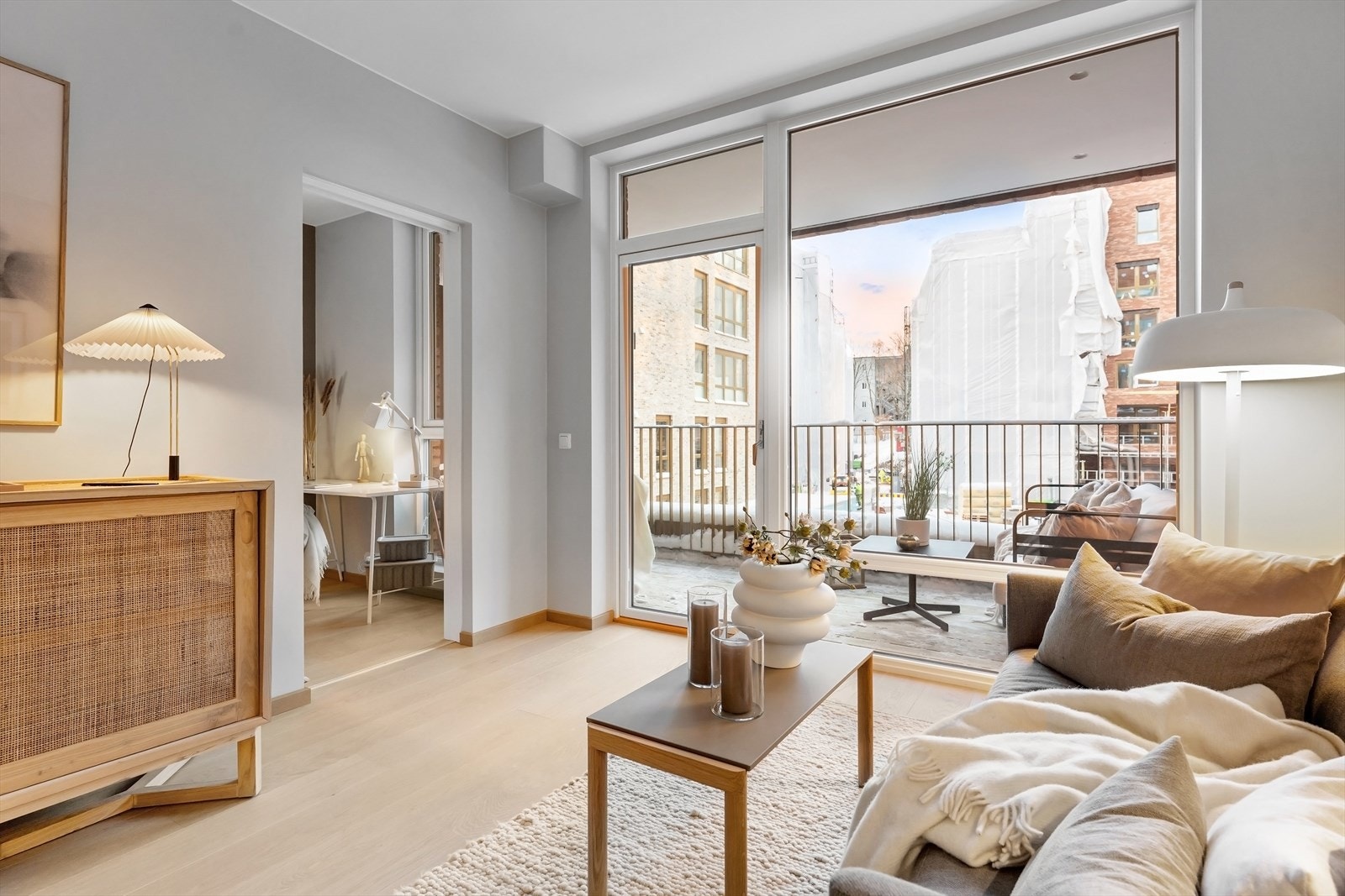 Fra stuen er det utgang til en romslig balkong! Galleribilde