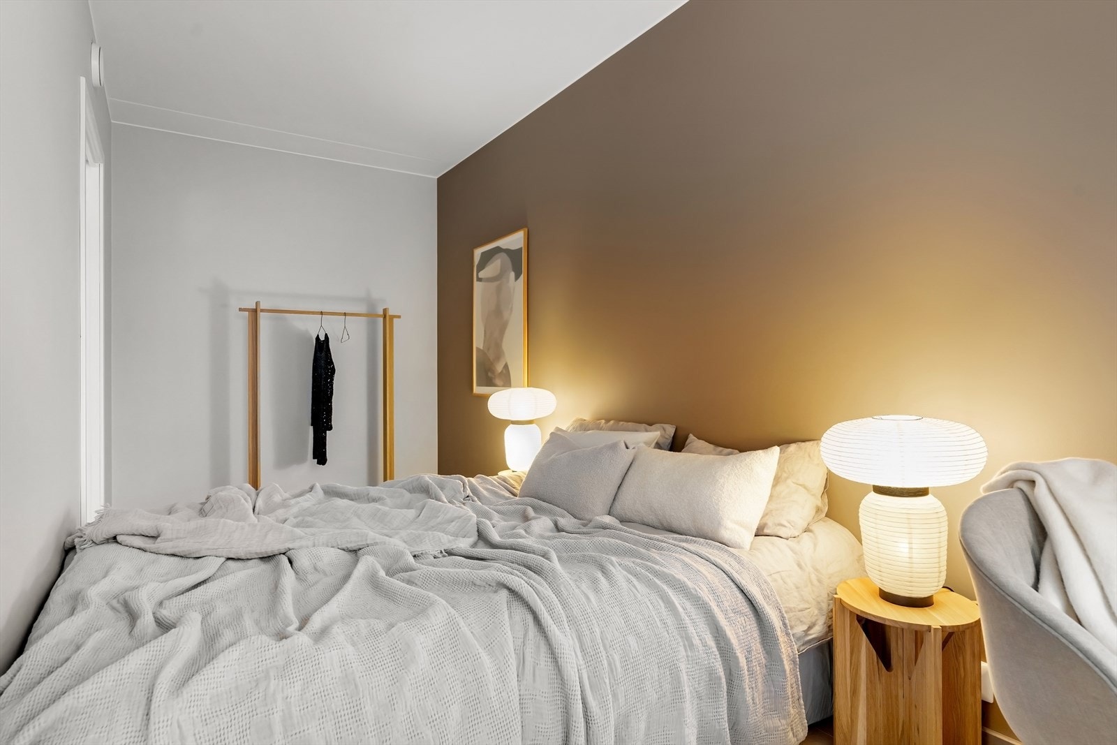 Soverommet er praktisk og har plass til en garderobe. Galleribilde