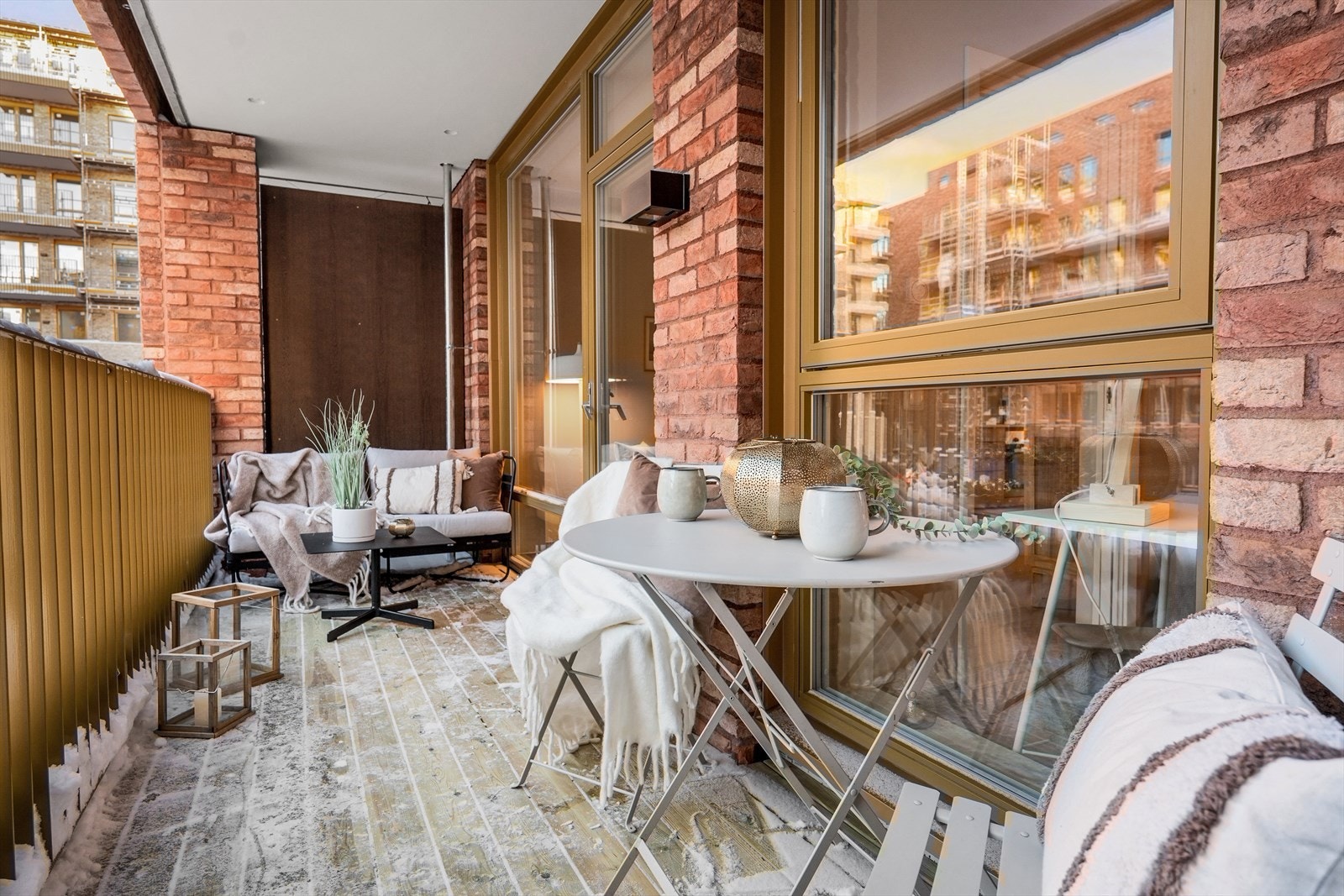 Koselig balkong som er lett å møblere. Galleribilde