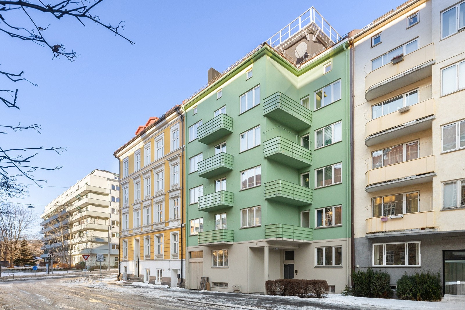 Balkong og fasade ble rehabilitert i 2021. Galleribilde