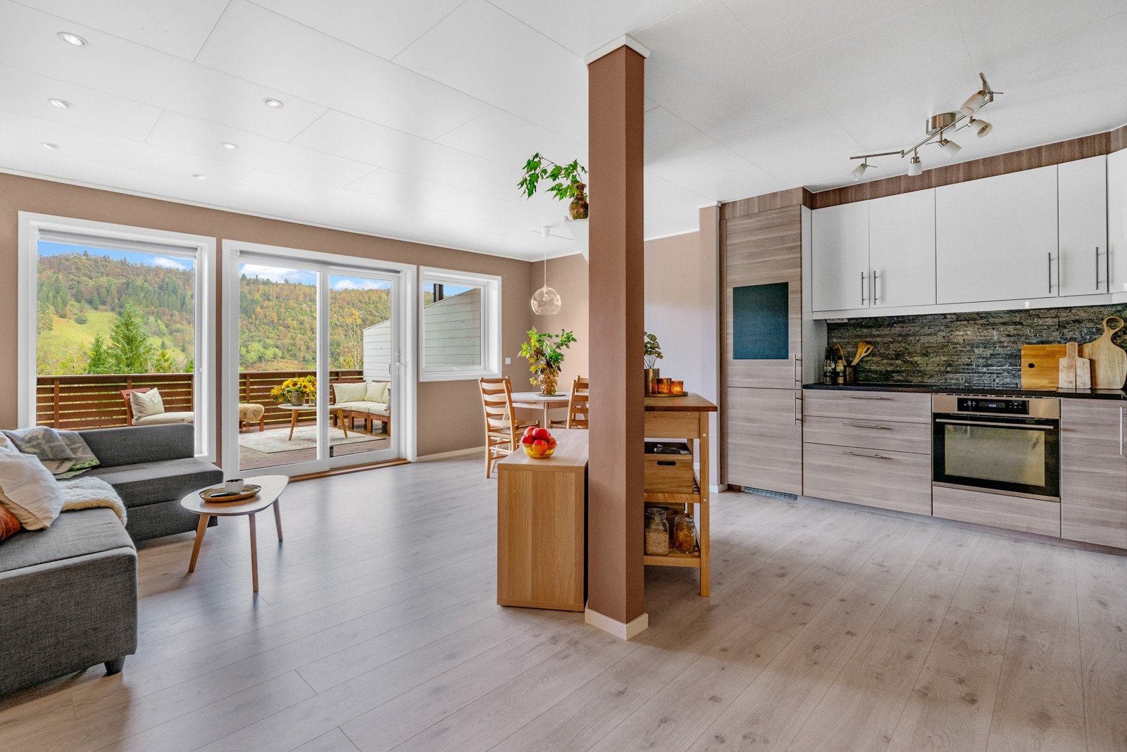 Velkommen til Loftåsvegen 95 - Presentert av Samsolgt by DNB Eiendom. Galleribilde