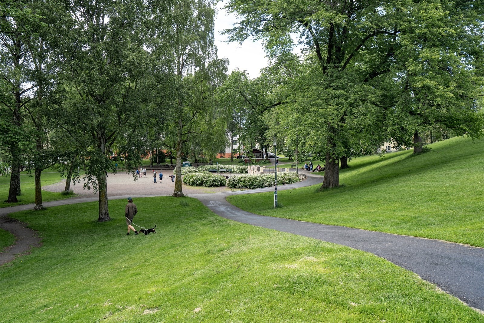 Torshovparken er rett utenfor døren. Her kan du nyte fine sommerdager eller gå en søndagstur. Galleribilde