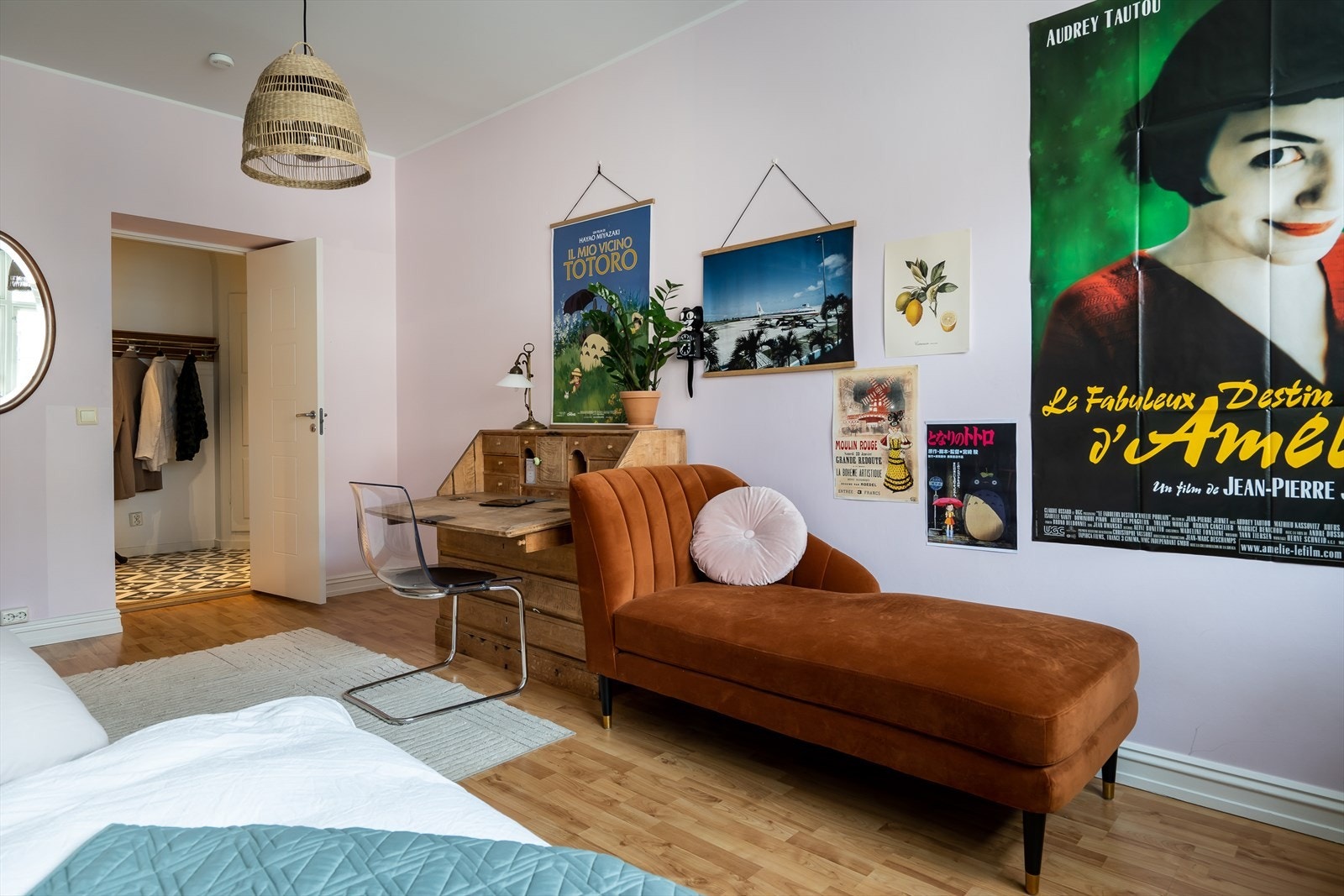 Størrelsen på rommet byr på flere muligheter for møblering. Galleribilde