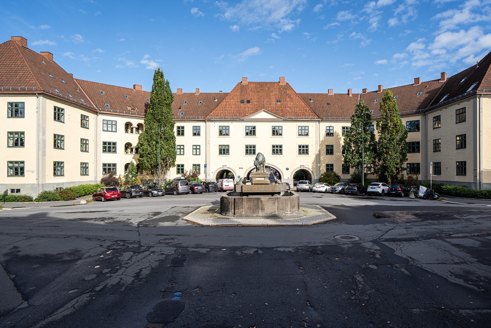Boligen ligger flott til i den populære Frankrikegården midt på beste Torshov. Galleribilde