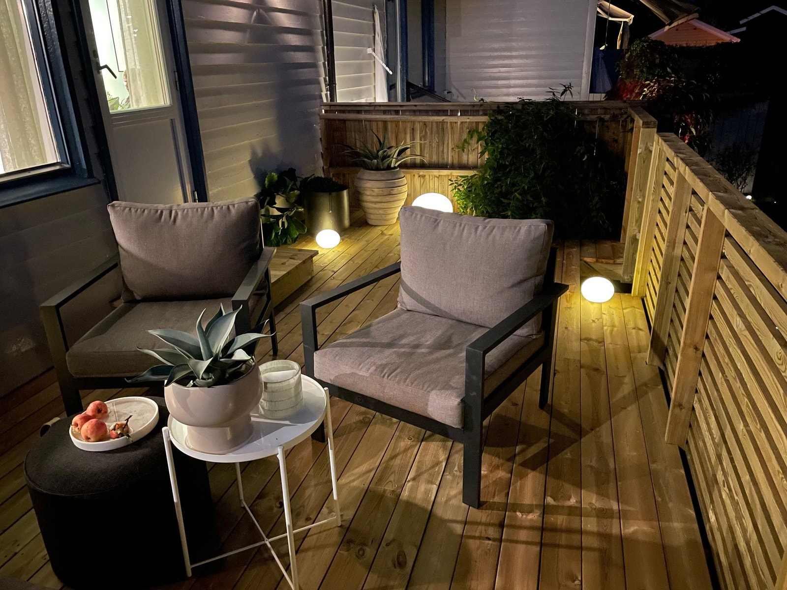 Kveldsstemning på terrassen. Galleribilde