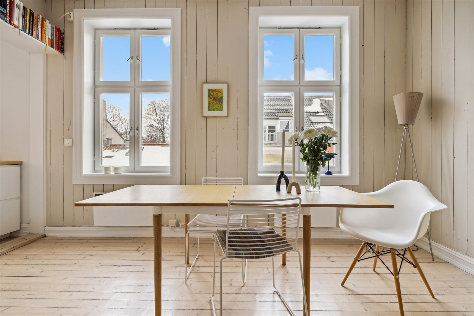 I nær tilknytning til kjøkkenet er det god plass for en hyggelig spisegruppe. Galleribilde