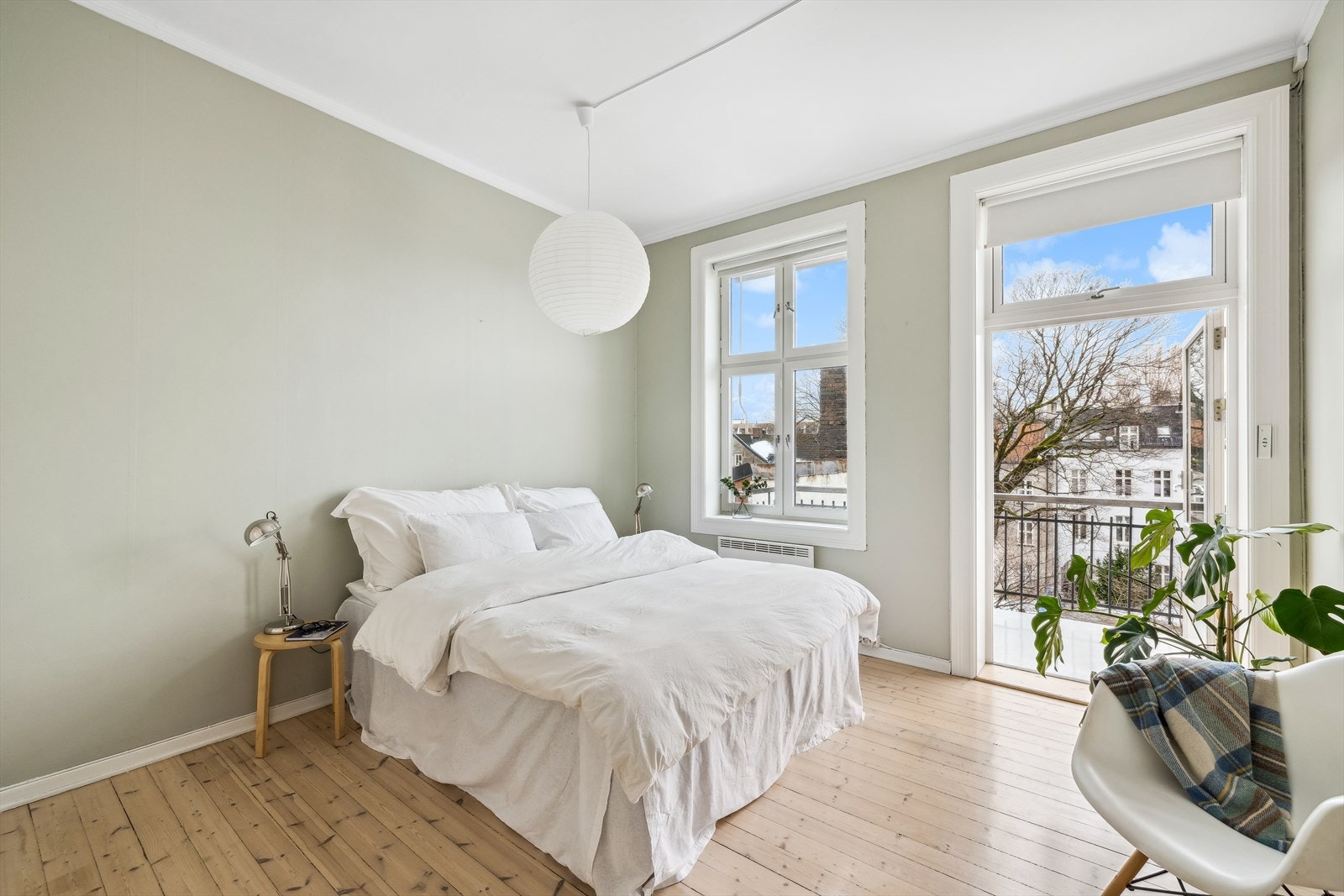 Leiligheten har et stort soverom med fine innredningsmuligheter. Galleribilde