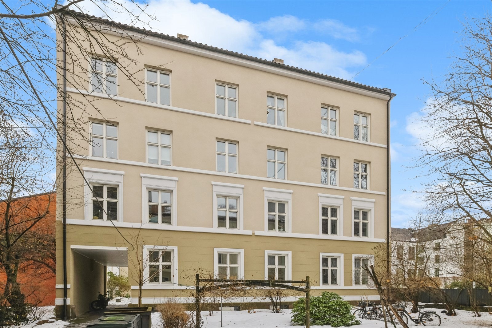 Leiligheten disponerer én loftsbod og én kjellerbod, i tillegg til en halvpart av bod i felles trapperom. Galleribilde