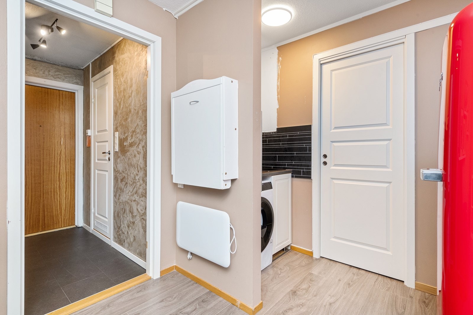 Entré/kjøkkenkrok Galleribilde