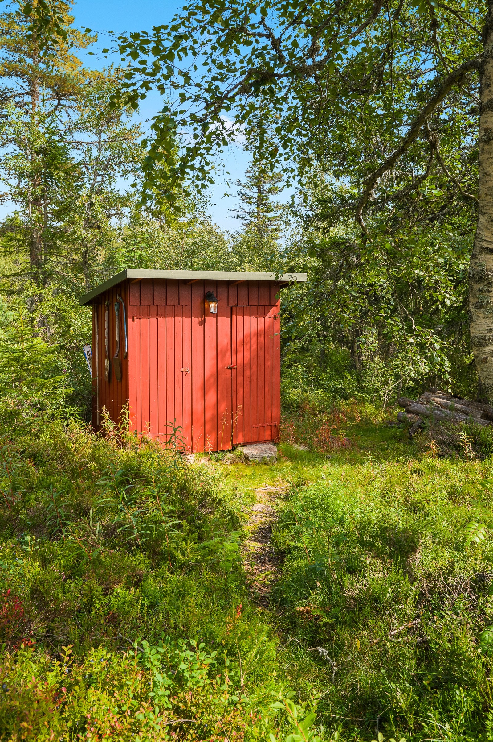 Utedo med bod Galleribilde