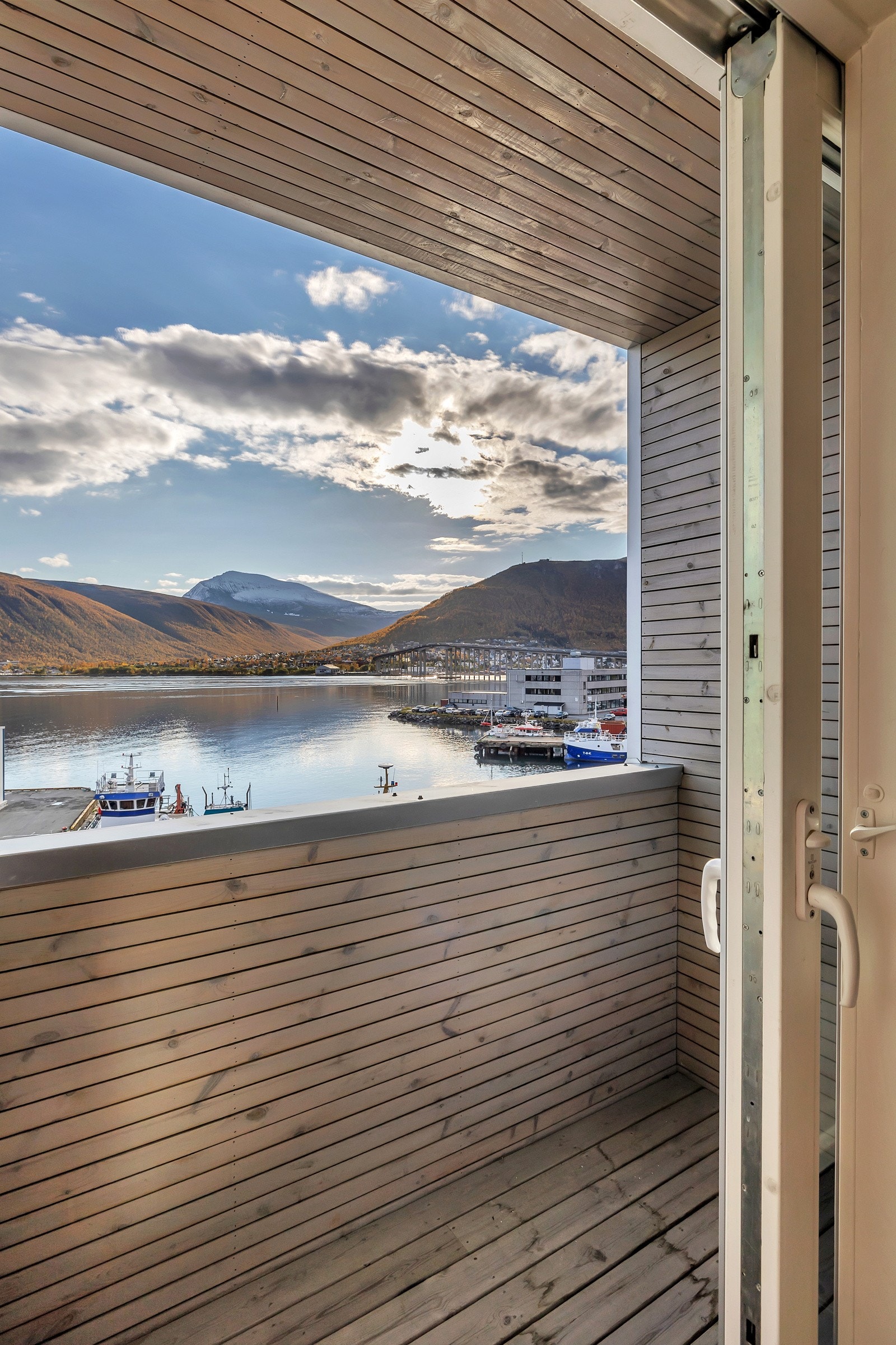 Fra dette soverommet er det utgang til liten balkong Galleribilde