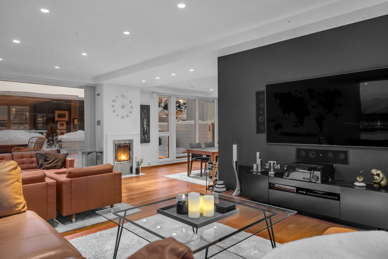 Hjemmkinoanlegget er innebygget og medfølger i handelen Galleribilde