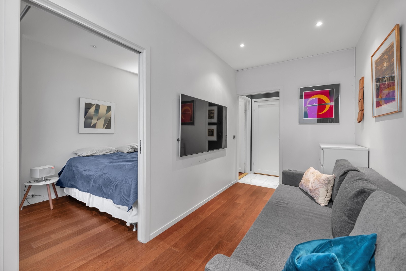 Det er adkomst til soverom 3 herfra og fra gangen, på denne måten kan du fint lage "connecting rooms" Galleribilde