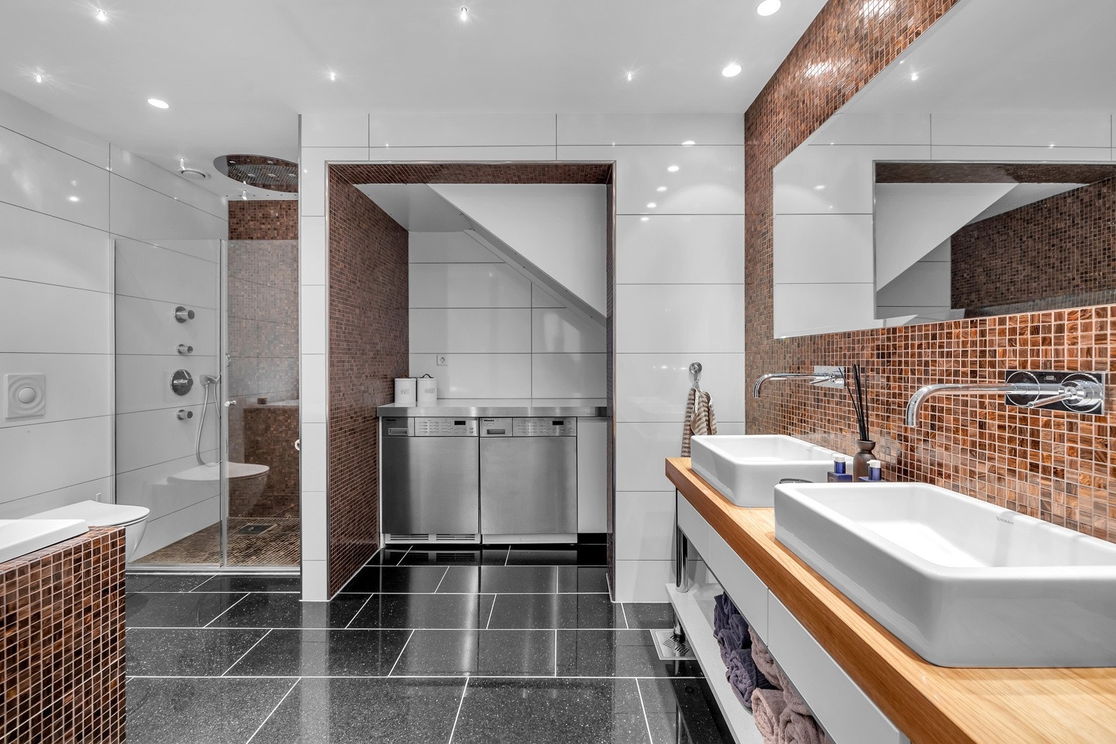 Badet er lekkert og romslig Galleribilde