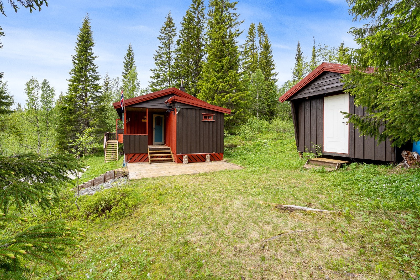 Eiendommen er har et stort og frodig tomt på ca. 855 kvm. Galleribilde