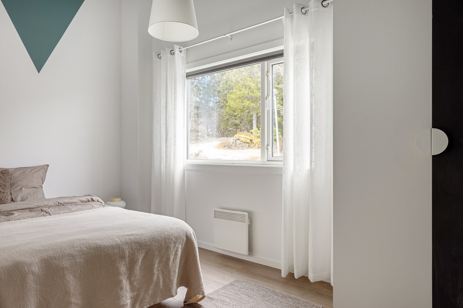 Soverom nr. 2 er også av god størrelse, og passer perfekt til barnerom eller gjesterom. Galleribilde