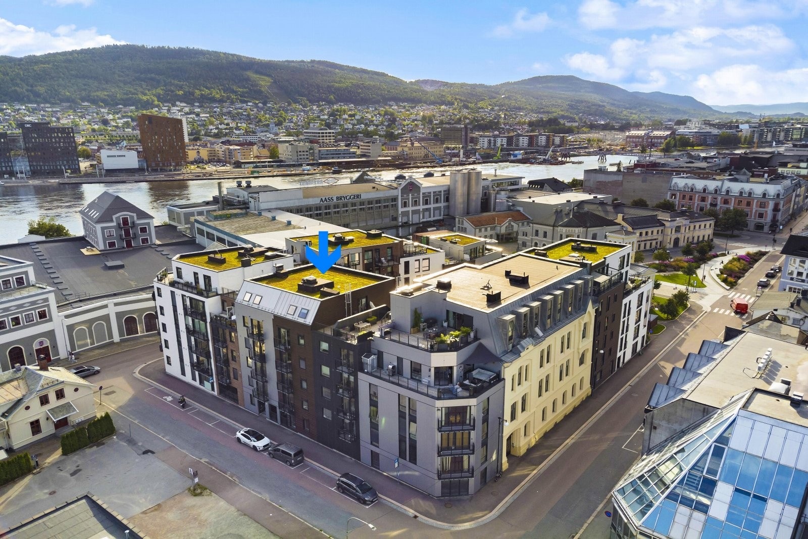 Stor gjennomgående 3-roms selveier i sameie med spennende arkitektur og høystandard fellesarealer Galleribilde