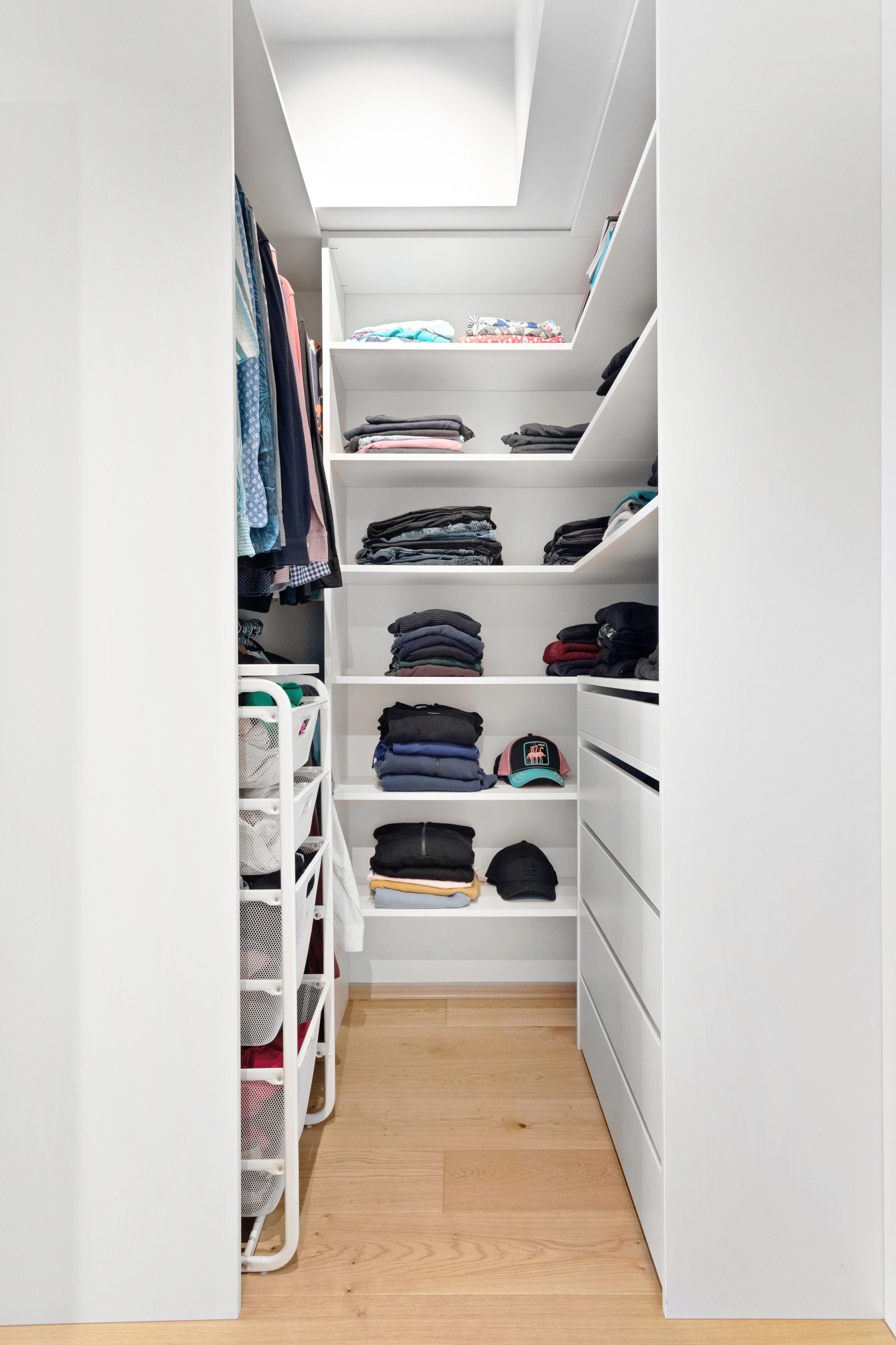Walkin closet direkte fra hovedsoverommet Galleribilde