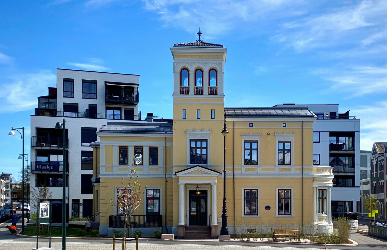 Lekker leilighet i boligprosjekt med blanding av nytt og moderne og fullstendig restaurerte verneverdige ærverdige bygg Galleribilde