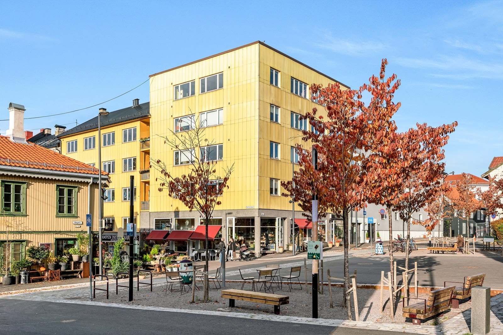 Ensjø torg ligger sentralt på Ensjø og er omkranset av Jordal, Kampen, Vålerenga og Malerhaugen Galleribilde