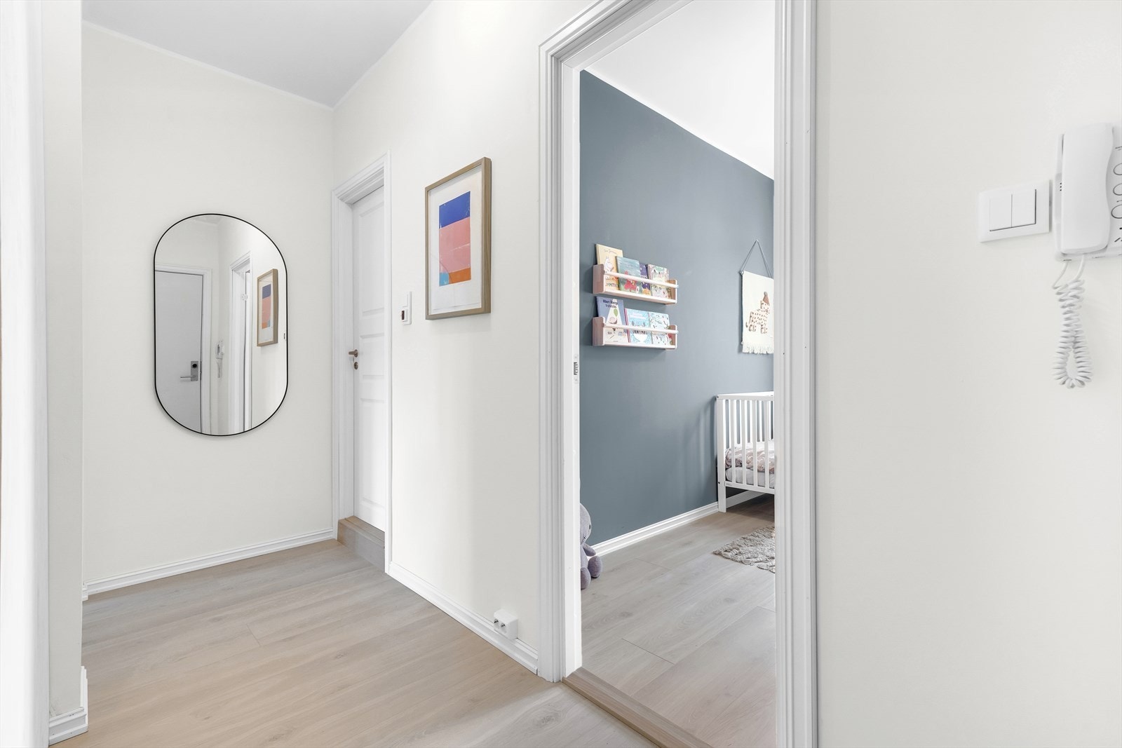 Gang sett mot bad og soverom 2 Galleribilde