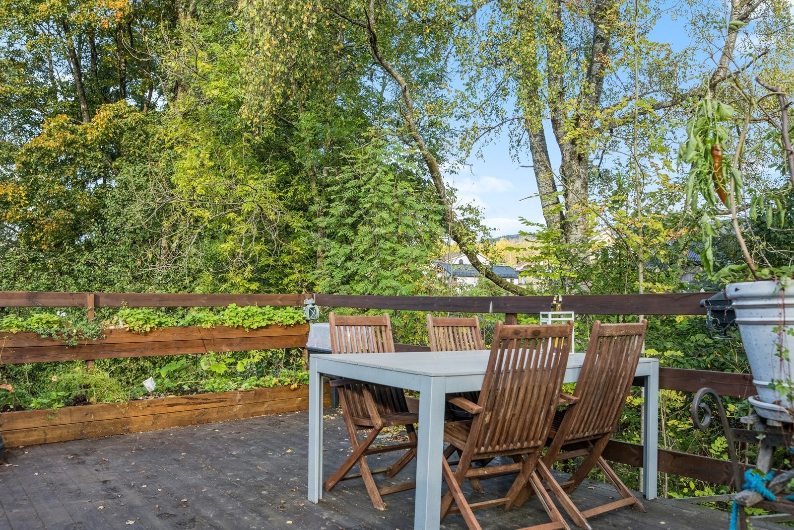Her er det godt med plass til en større sittegruppe for de koselige grillkveldene Galleribilde