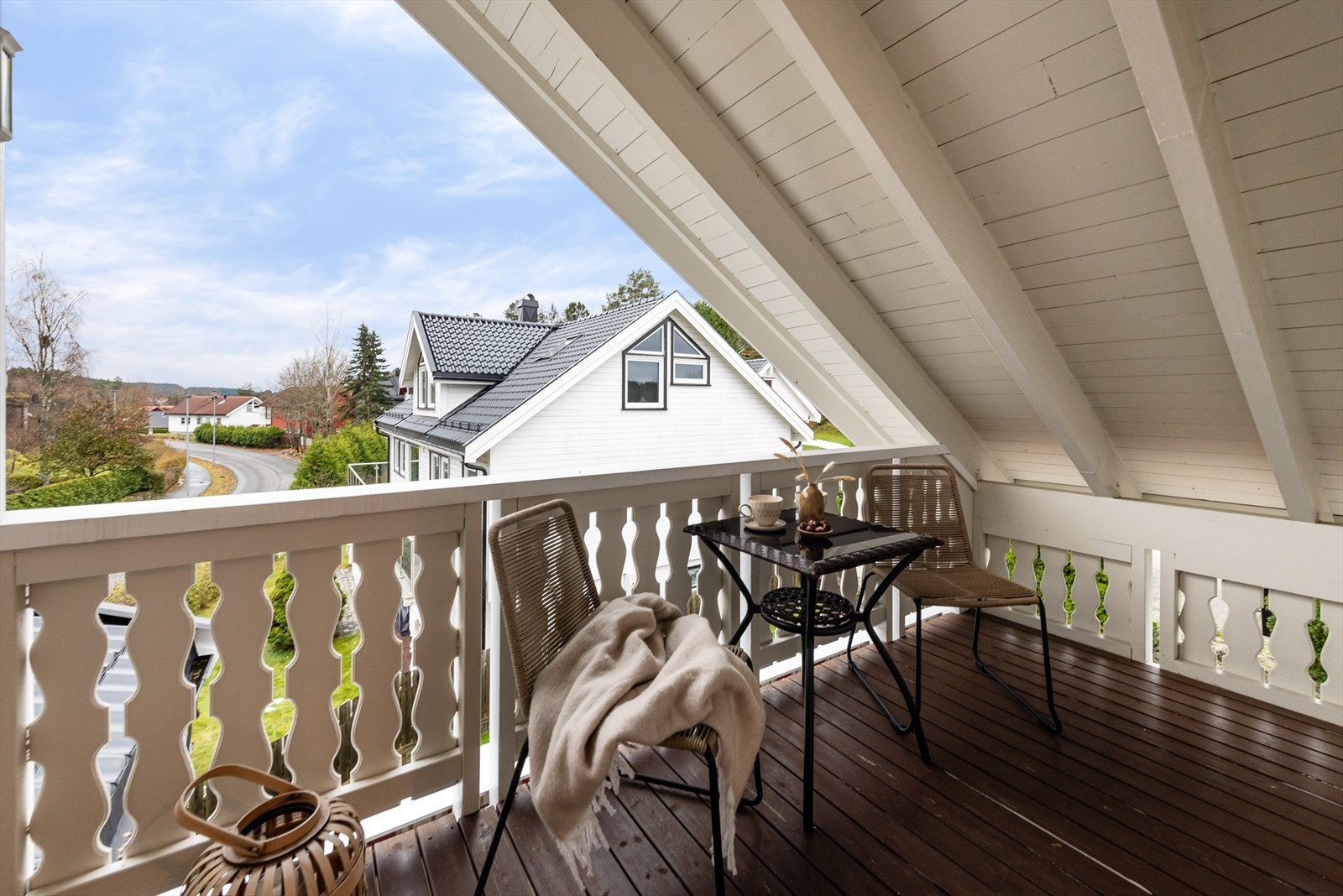 Utgang fra det ene soverommet til en overbygget balkong. Galleribilde