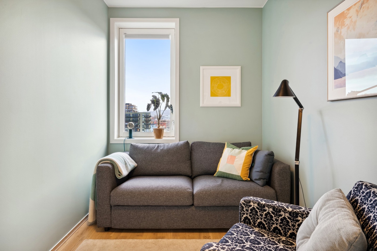 Rommet er ypperlig som gjesterom, ekstra TV-stue eller en koselig lesekrok. Galleribilde