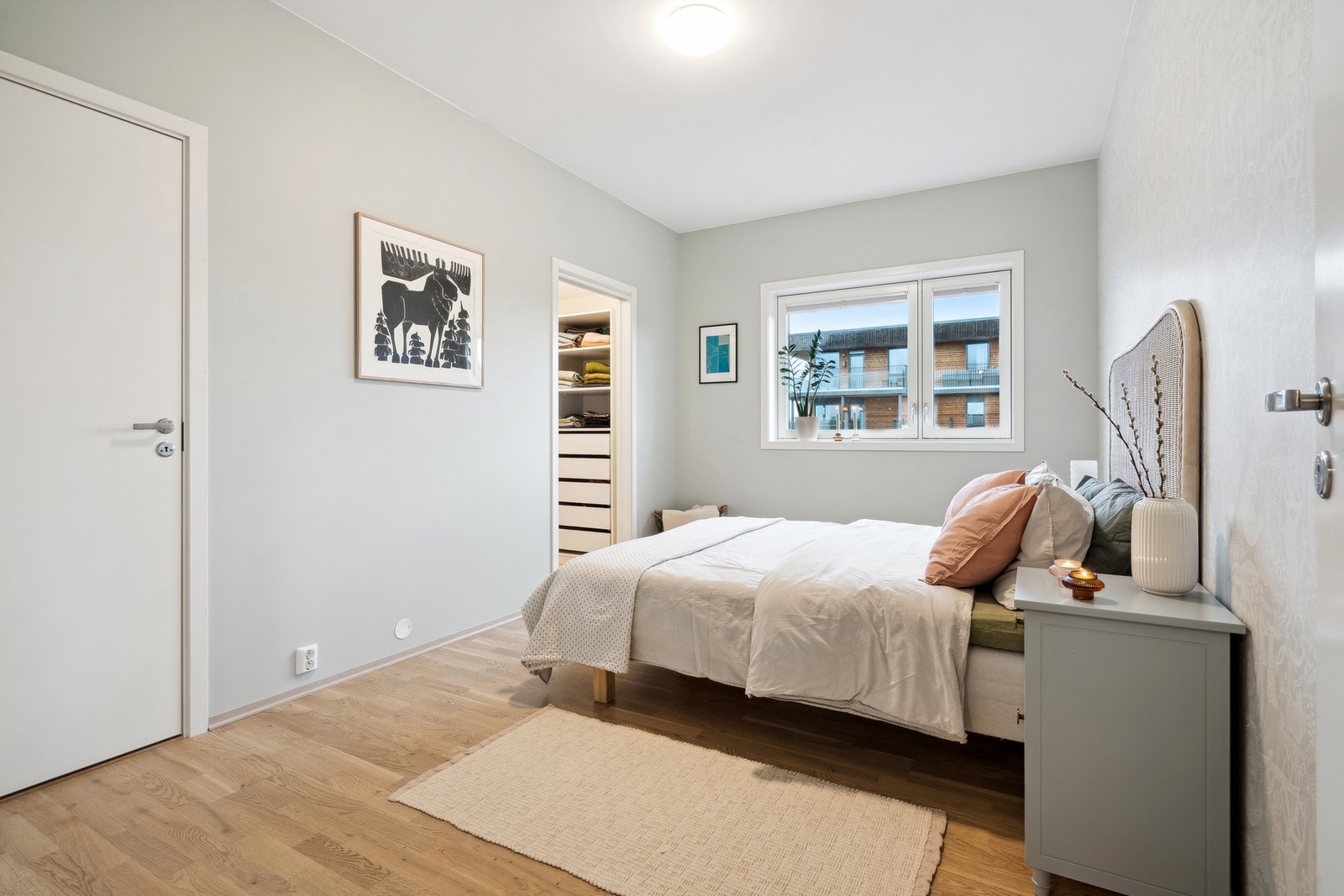 Delikat og svalt hovedsoverom. Galleribilde