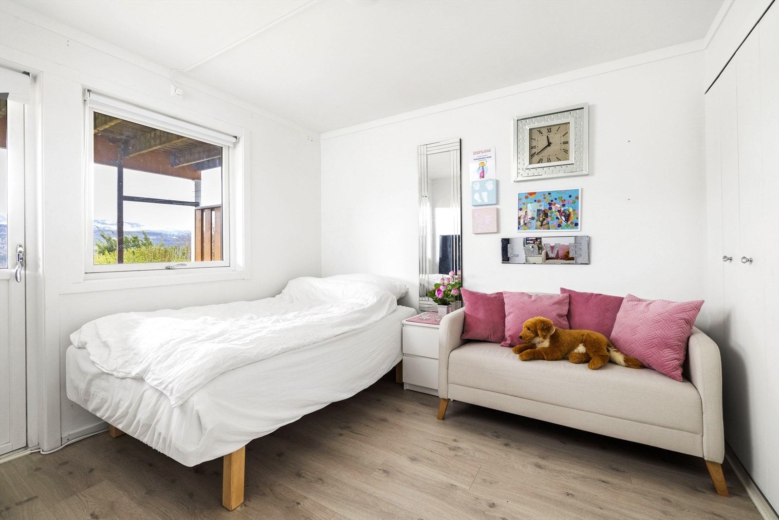 Begge soverommene ligger i underetasjen Galleribilde