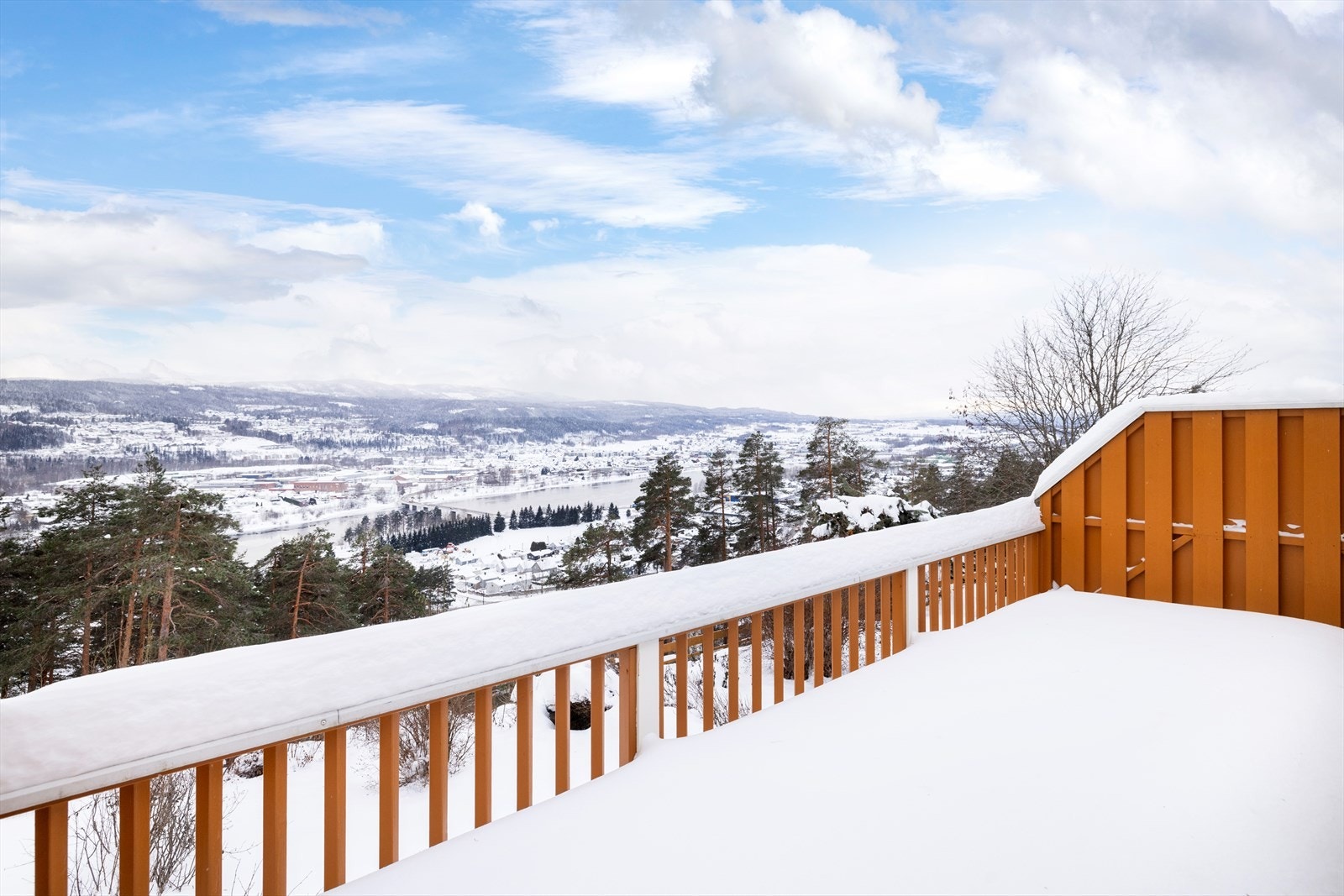 Fin beliggenhet i et populært område - fantastisk utsikt Galleribilde