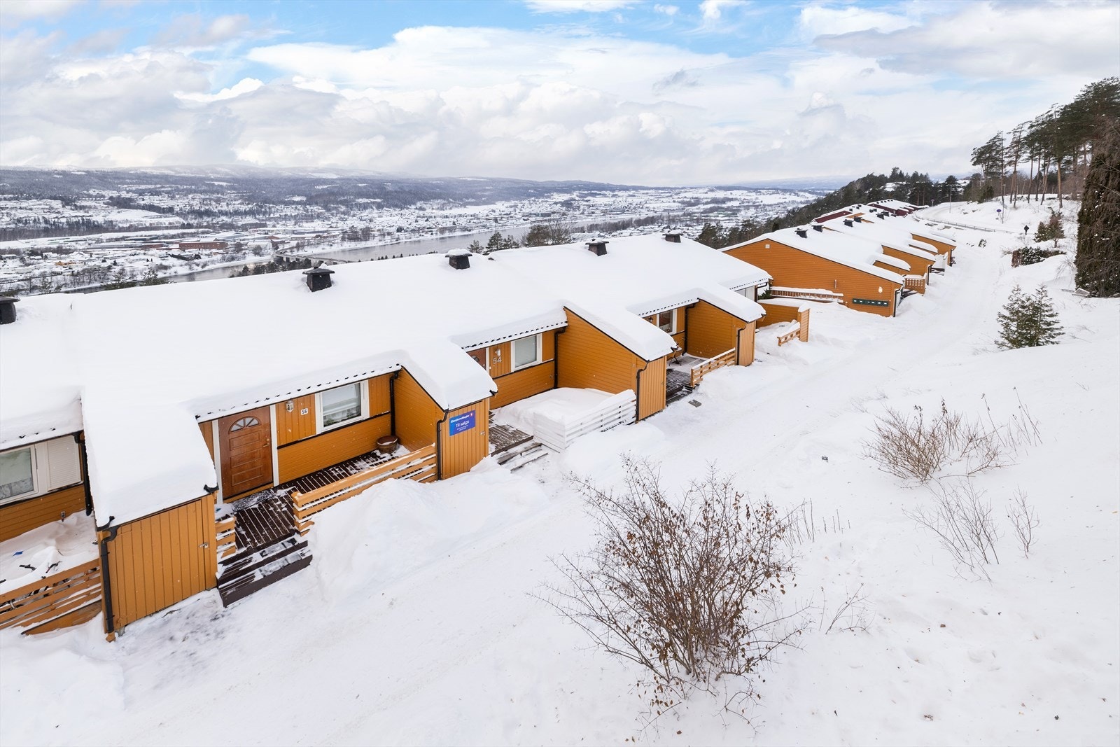 Eiendomsmegler Karianne Skogmo ønsker deg velkommen til Neptunveien 54! Galleribilde