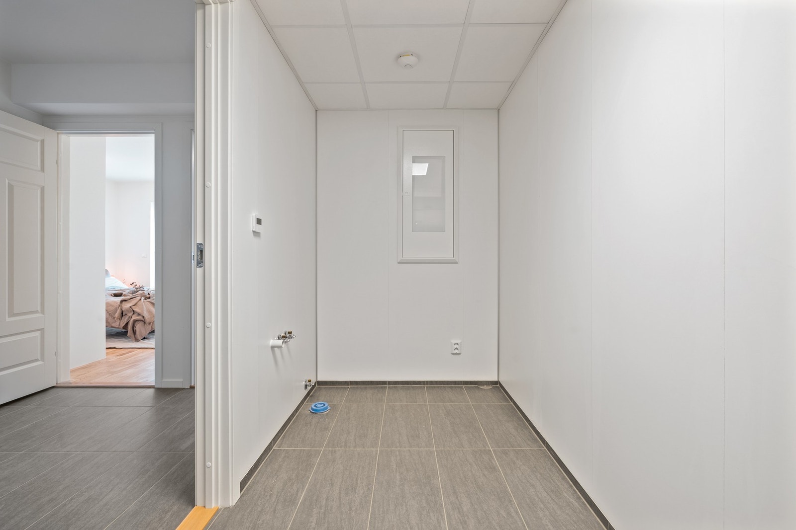 Teknisk rom/bod, her er det lagt opp til å kunne montere et ekstra toalett og servant om ønskelig. Galleribilde