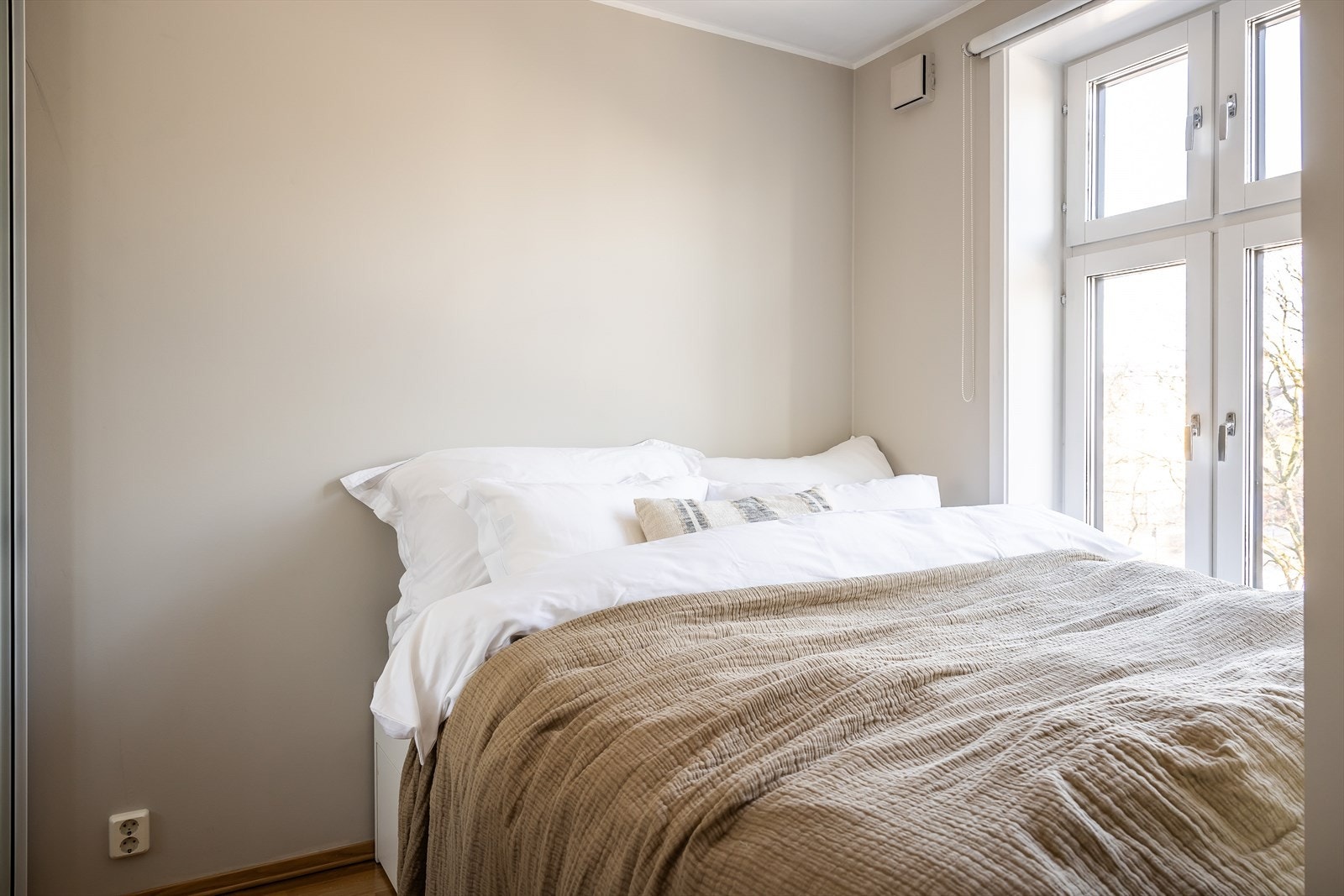 Soverom med plass til seng av ønskelig størrelse og annet ønskelig møblement. Galleribilde